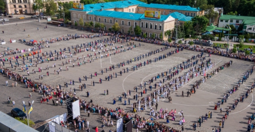 В Харькове состоялся фестиваль Харькова по бальным танцам под открытым небом «Харьковский вальс»