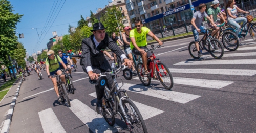 Mobility Week in Kharkov : the day without cars , and veloparad pedestrian street in the city center