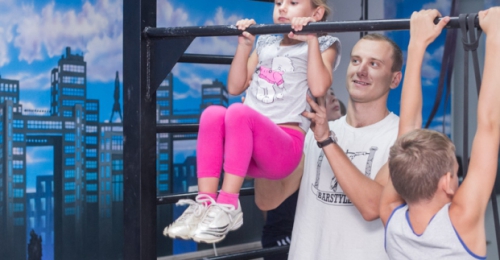 In the center of street workout season began training under the roof