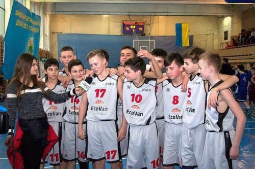 У Харкові зіграно фінальні матчі відкритого чемпіонату міста з баскетболу серед юнацьких команд