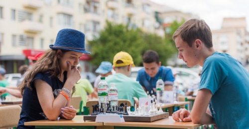 В День защиты детей в Шевченковском районе прошел турнир по шахматам