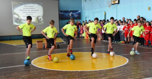 В Киевском районе Харкова прошли соревнования по футболу среди школьников