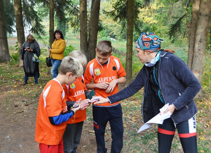 Харківські діти змагалися в спортивному орієнтуванні в лісах під містом