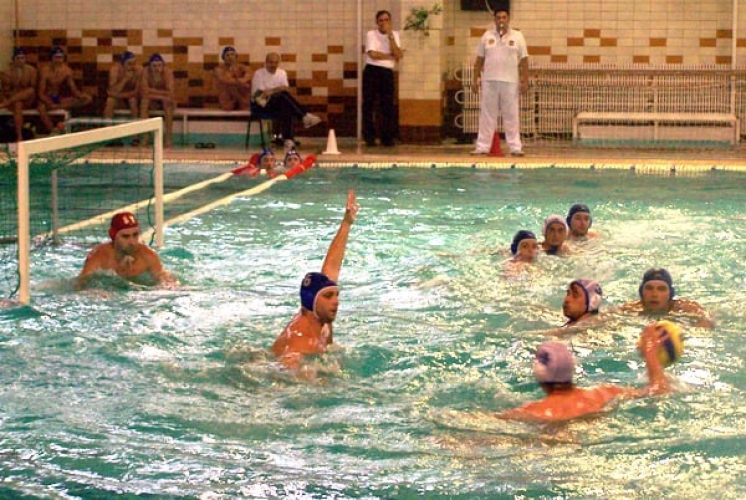 Харьковское дерби на турнире по водному поло. Победу одержали более опытные ватерполисты