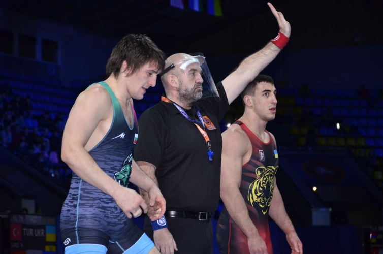 Семен Новиков победил на международном турнире по борьбе