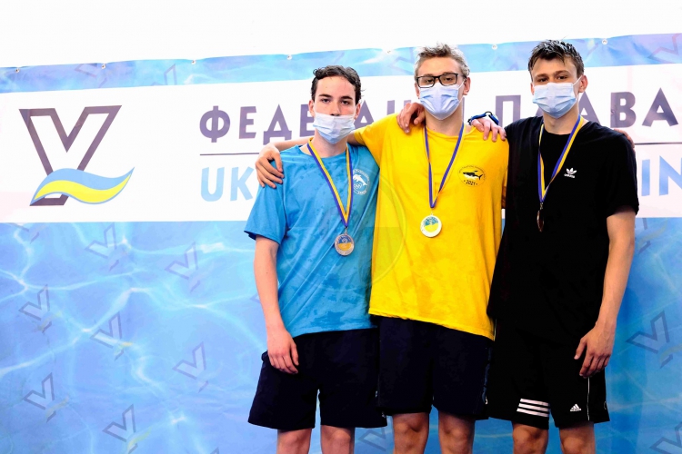 Юные харьковские пловцы победно завершили выступления на летнем ЧУ