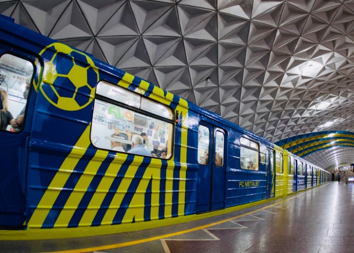 В харьковской подземке появился фан-поезд с символикой Металлиста