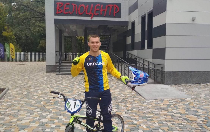 Титулованный харьковский велосипедист Сапожников проводит благотворительный аукцион в поддержку раненых воинов ВСУ