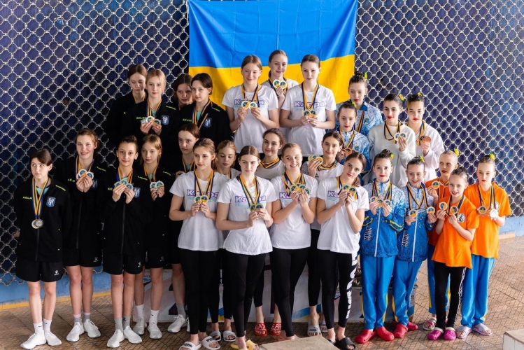 Юные харьковские русалочки выиграли ЧУ по синхронному плаванию