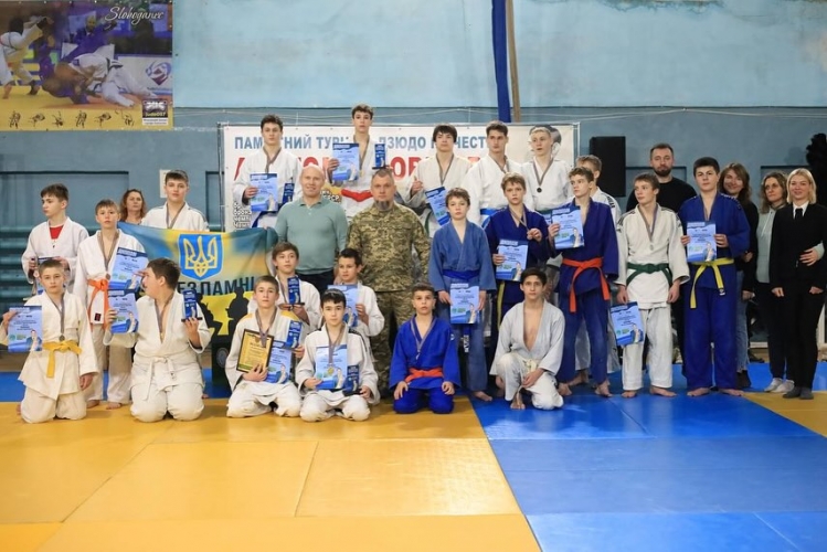 � ������ ������� ������ � ����� ���'�� ������� �������