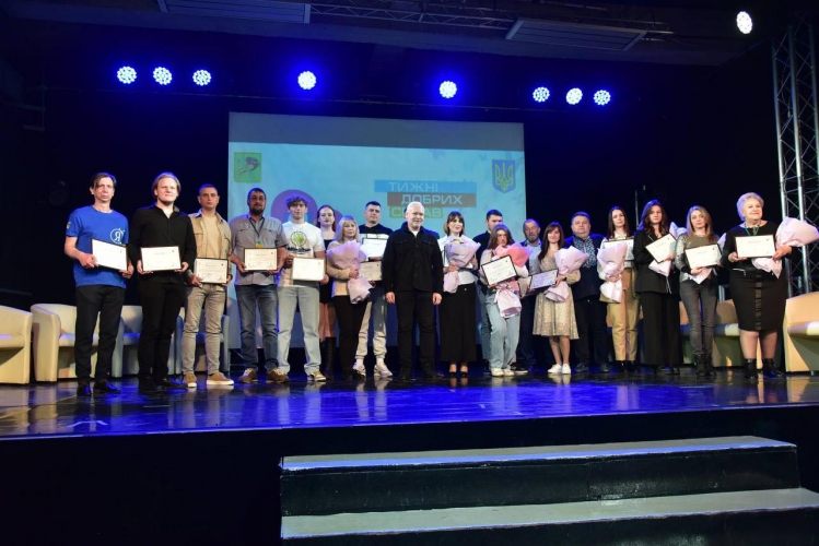 ����� 300 �������� ���������� �� ������ ������ ������ ����� � ������ 