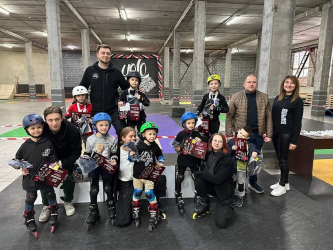 � ������ ������� ������� ������ � ���������� ������ �YOLO TOWN games/ Skate-cross� � �����, �������� � ������ ��������